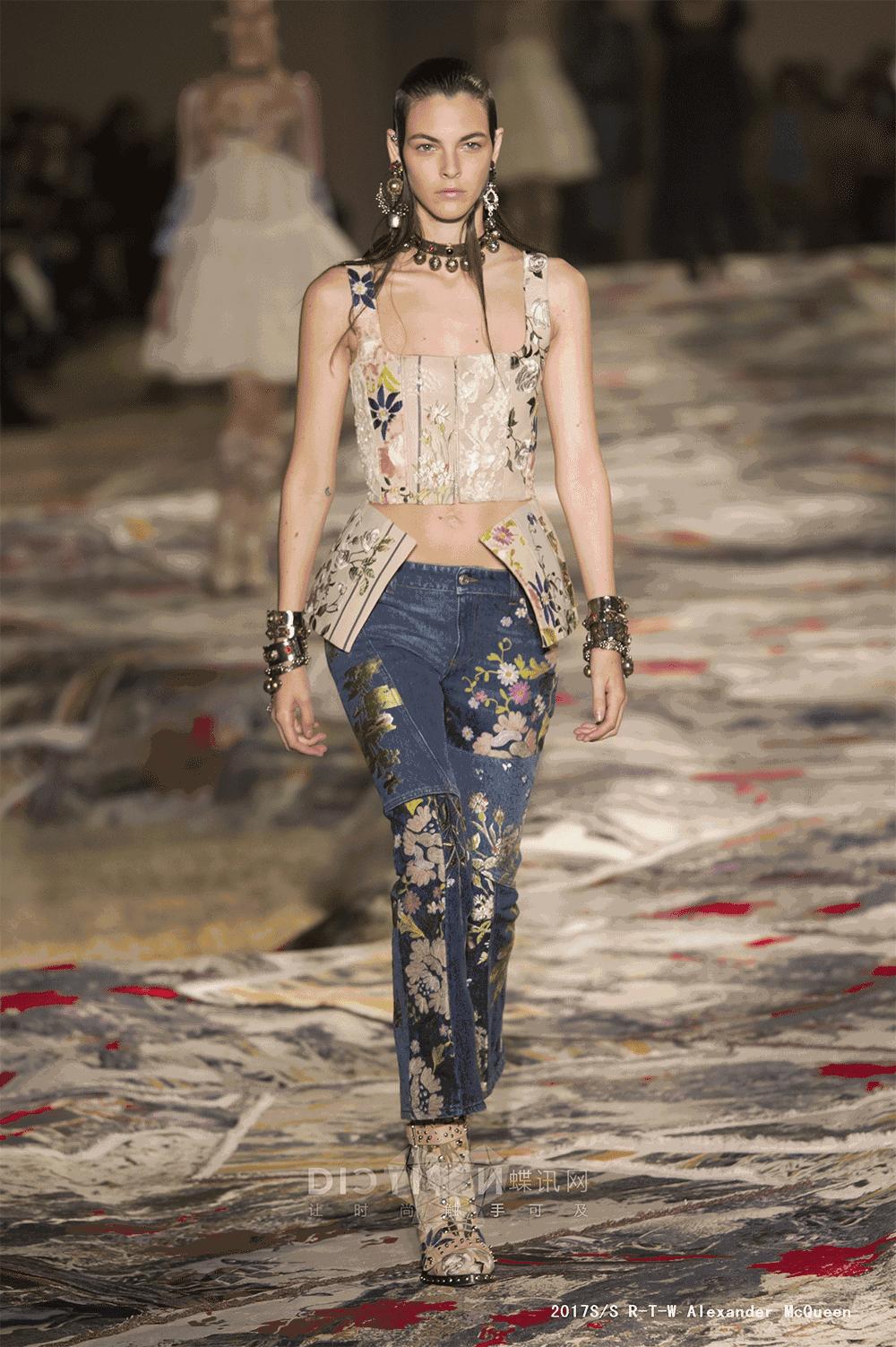 时装周盛世美颜观众,mcqueen24年秋冬走秀解析