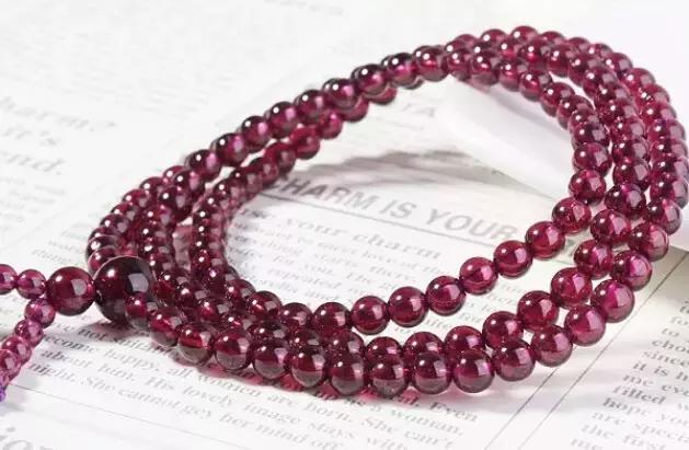 石榴石是一月生辰石象征什么 (1月生辰石石榴石手串)