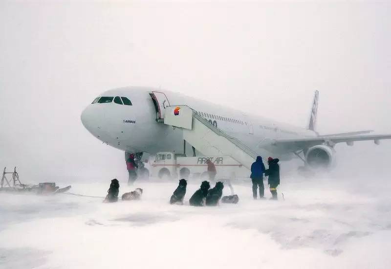 零下100摄氏度飞机被冻在半空,零下100度飞机瞬间冻住