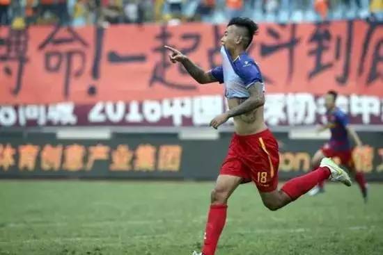 曾是留洋天才也当过优步司机被恒大放弃后在中甲重生我们中超见