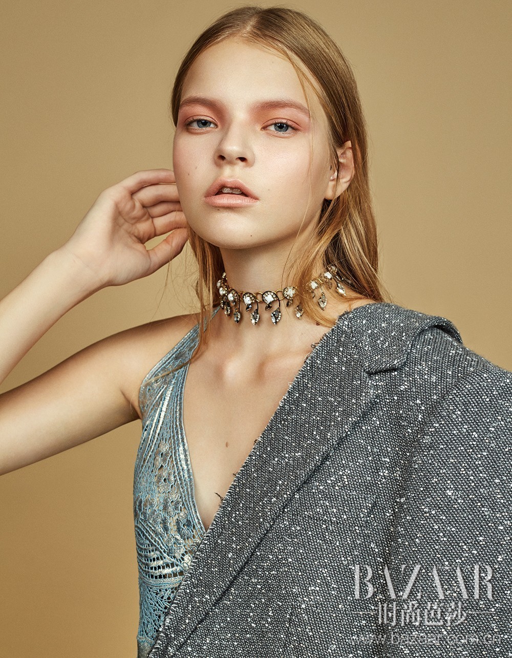 choker适合什么发型,搭配choker的发型