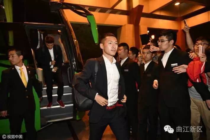 国足凯旋而归机场,国足圣朱雀2021