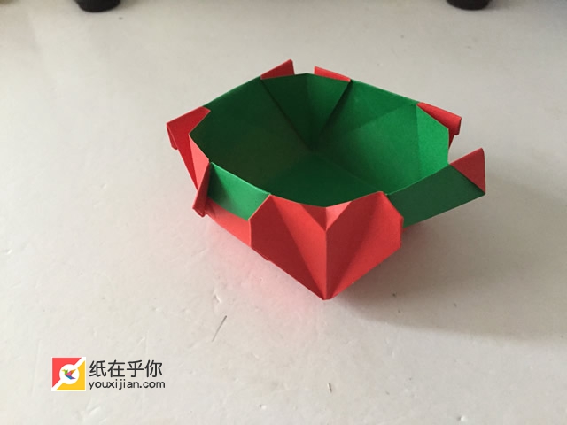 纸在乎你手工折纸：爱心收纳盒（二）折纸视频图解