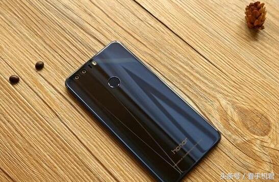 光荣x70和opporeno8哪个好,光荣80和vivox70哪个更好