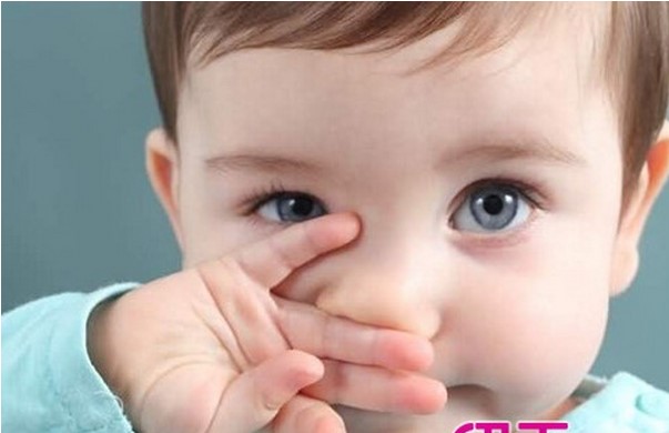 宝宝频繁溢奶吐奶怎么办,新生儿老是溢奶正常吗怎么解决