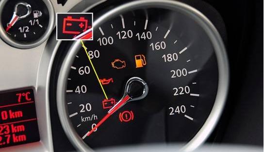 汽车靠边停车指示灯亮,车辆故障靠边停车开启警示灯