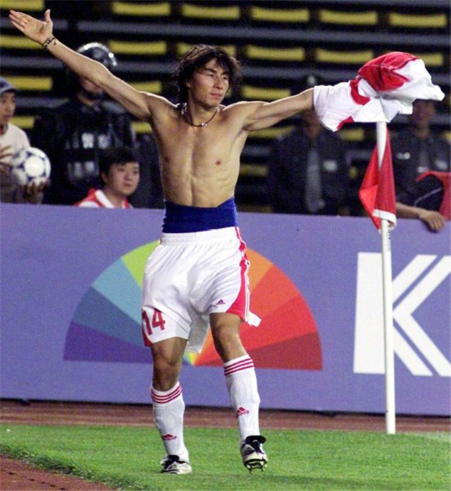 新老国足球员肌肉对比,国足球员的身体和国外身体对比