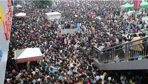 长假过后忙忙忙，没时间修手机？呼叫闪修侠，到你身边修手机！