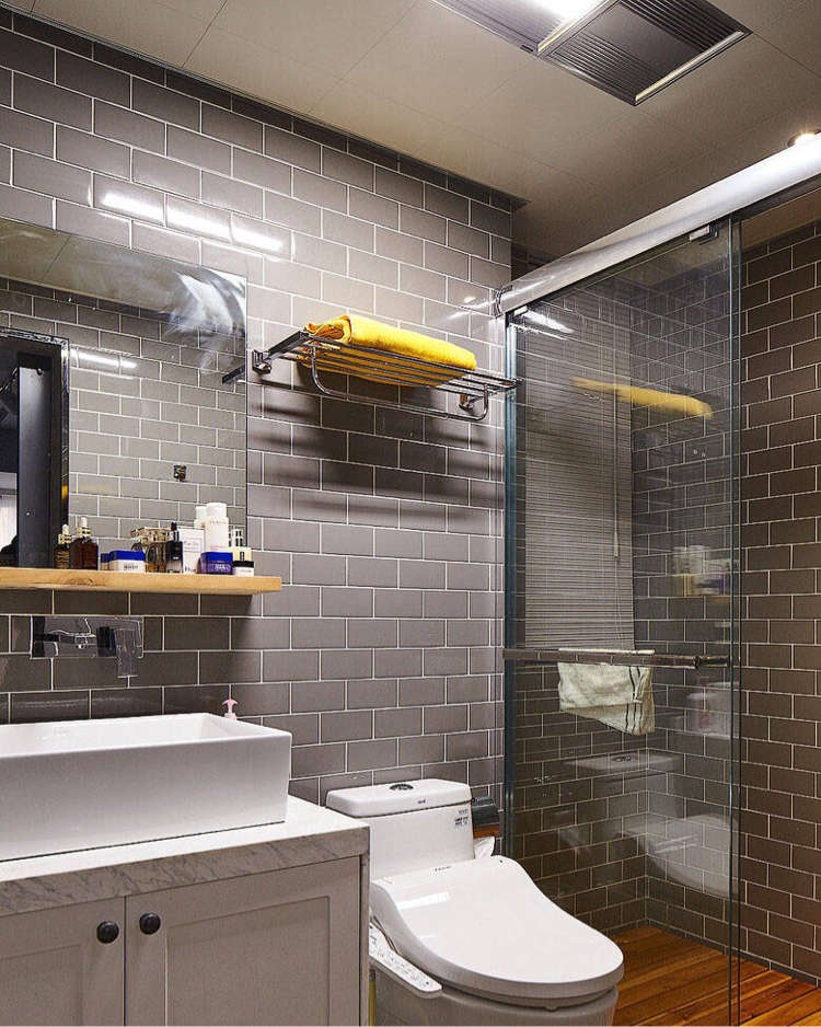 深灰色砖铺卫生间效果怎样,卫生间选了灰色砖很暗怎么补救