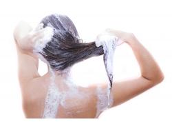 秋季脱发很严重摆脱秋脱只需五招,秋季脱发的原因和治疗方法