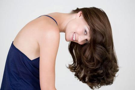 秋季脱发很严重摆脱秋脱只需五招,秋季脱发的原因和治疗方法