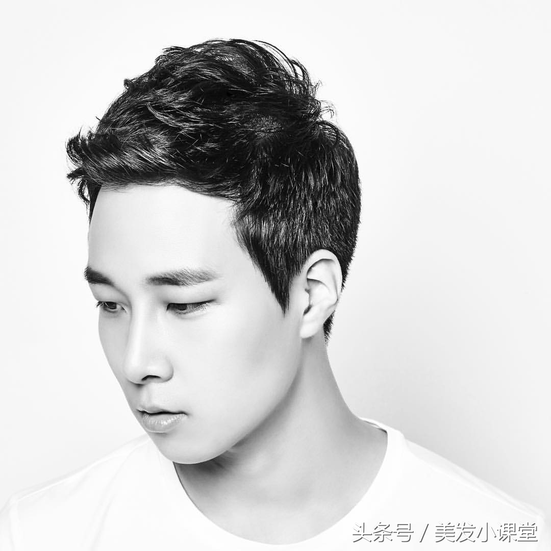 男士韩式发型裁剪教程 (最新潮流时尚男士发型)