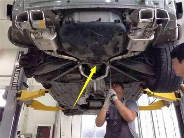 老板22万买辆二手奔驰，没开几天异响不断，师傅检查后冒出冷汗