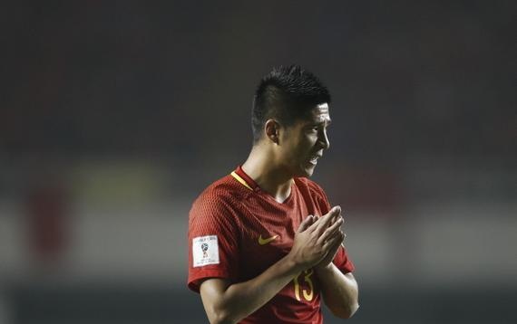 不胜反输成国庆节第一堵！国足门将送礼叙利亚门将如演员卧草都太坑