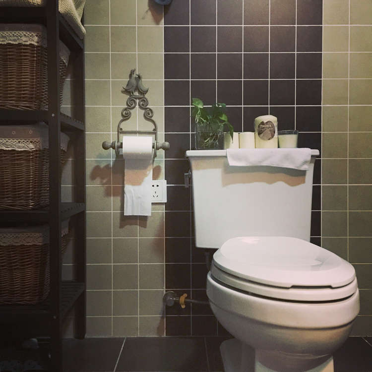 深灰色砖铺卫生间效果怎样,卫生间选了灰色砖很暗怎么补救