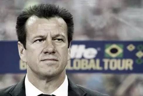 邓加巴西队长,邓加执教巴西队遗留问题