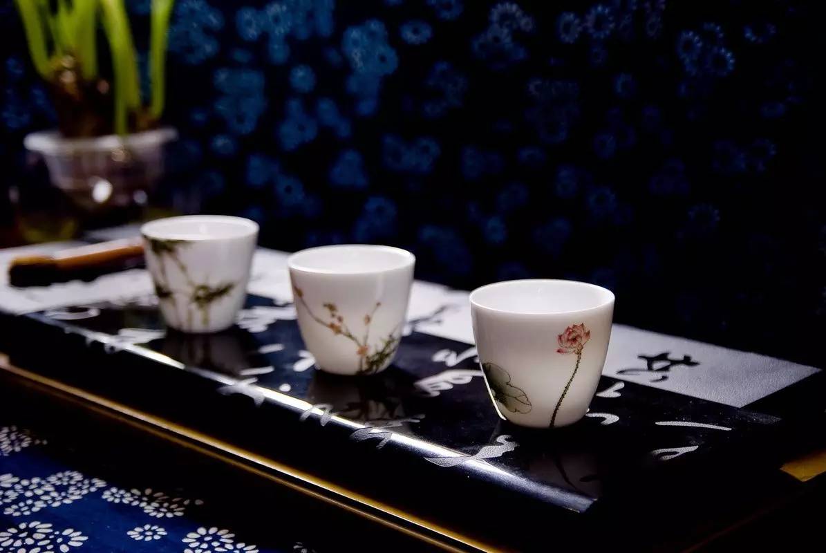 历史上老*场官**里的旧闻翻读