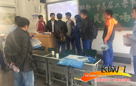 首届“大学节”在邯郸市一中火爆开启全国顶尖高校与邯郸学子零距离