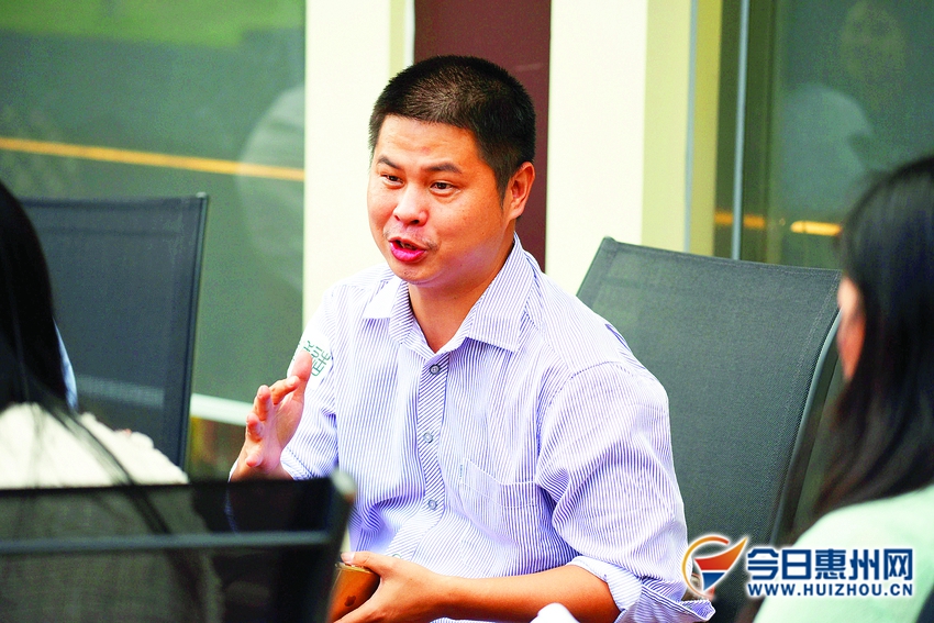 “匠心·城造”创意创新创业展学生摆摊秀产品