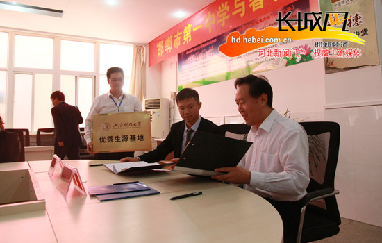 首届“大学节”在邯郸市一中火爆开启全国顶尖高校与邯郸学子零距离