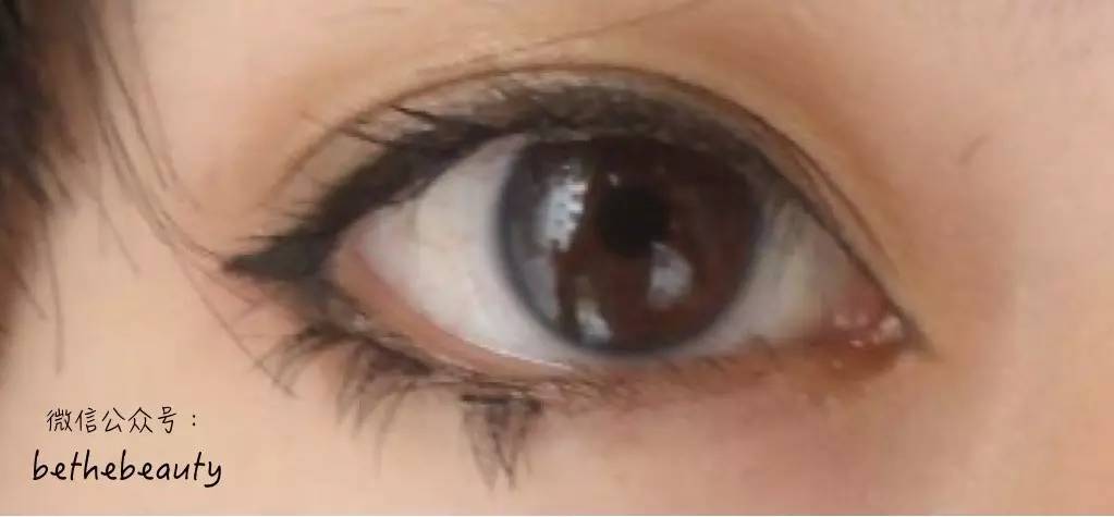 为什么画完眼妆看起来很凶,看起来眼睛有神但是不凶的眼妆