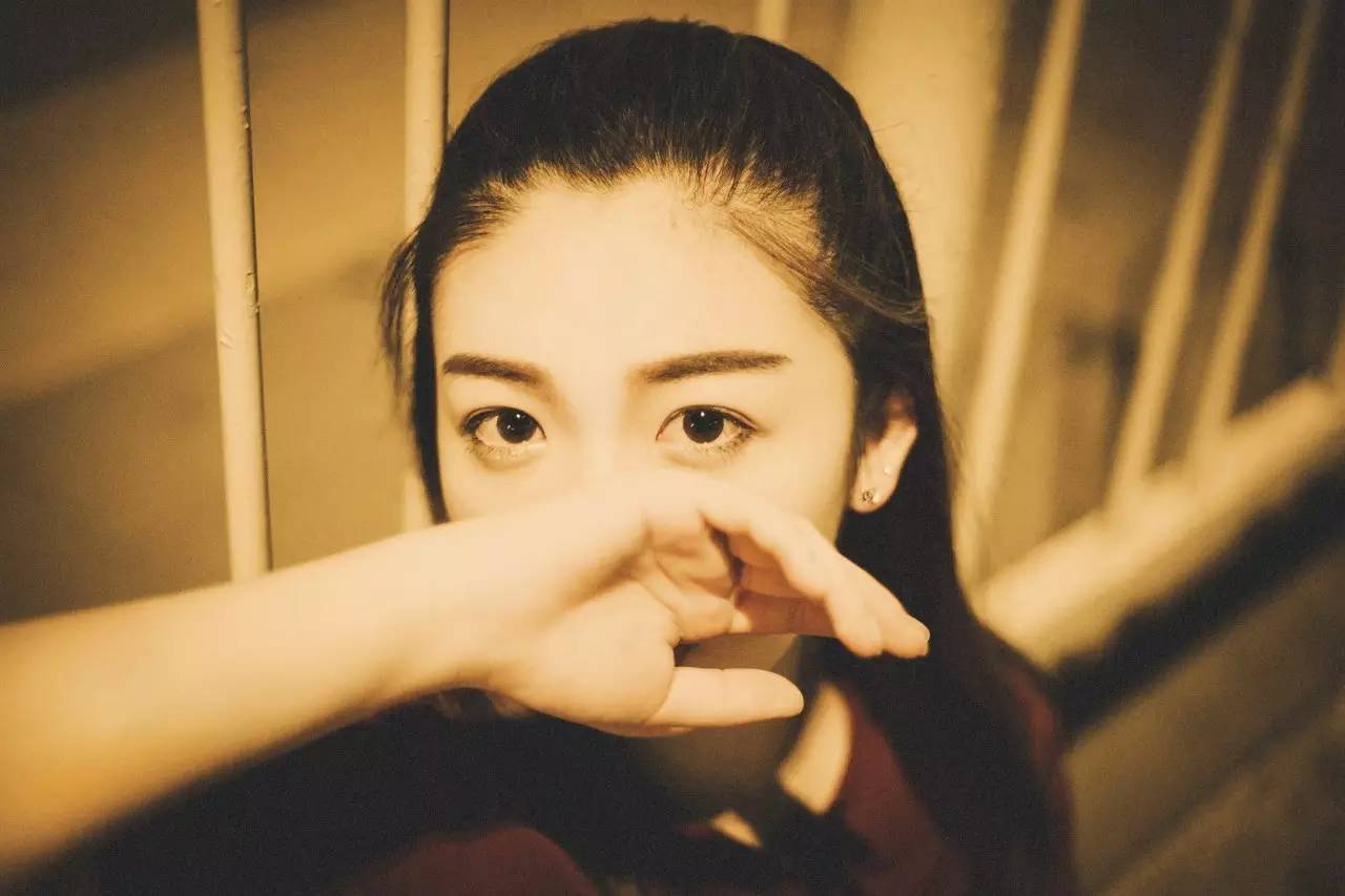 走进夜晚，拍一组让人迷恋的夜景人像