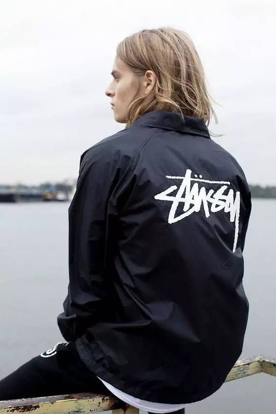 阿迪教练夹克穿搭,教练夹克如何穿出休闲感