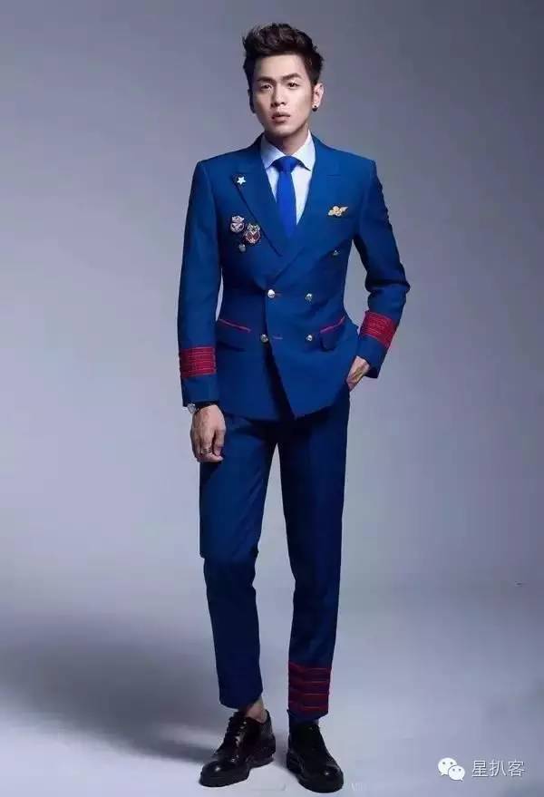 扒开“制服男神”的外衣，我整个人都懵了