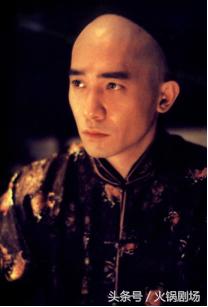 梁朝伟在这片里居然是一个抖M狂，那么问题来了，是谁在虐他