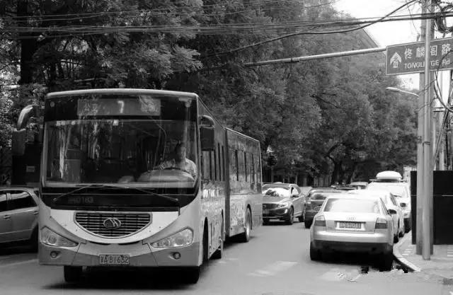 北京老司机开的碉堡公交线，坐过一条你就老了！