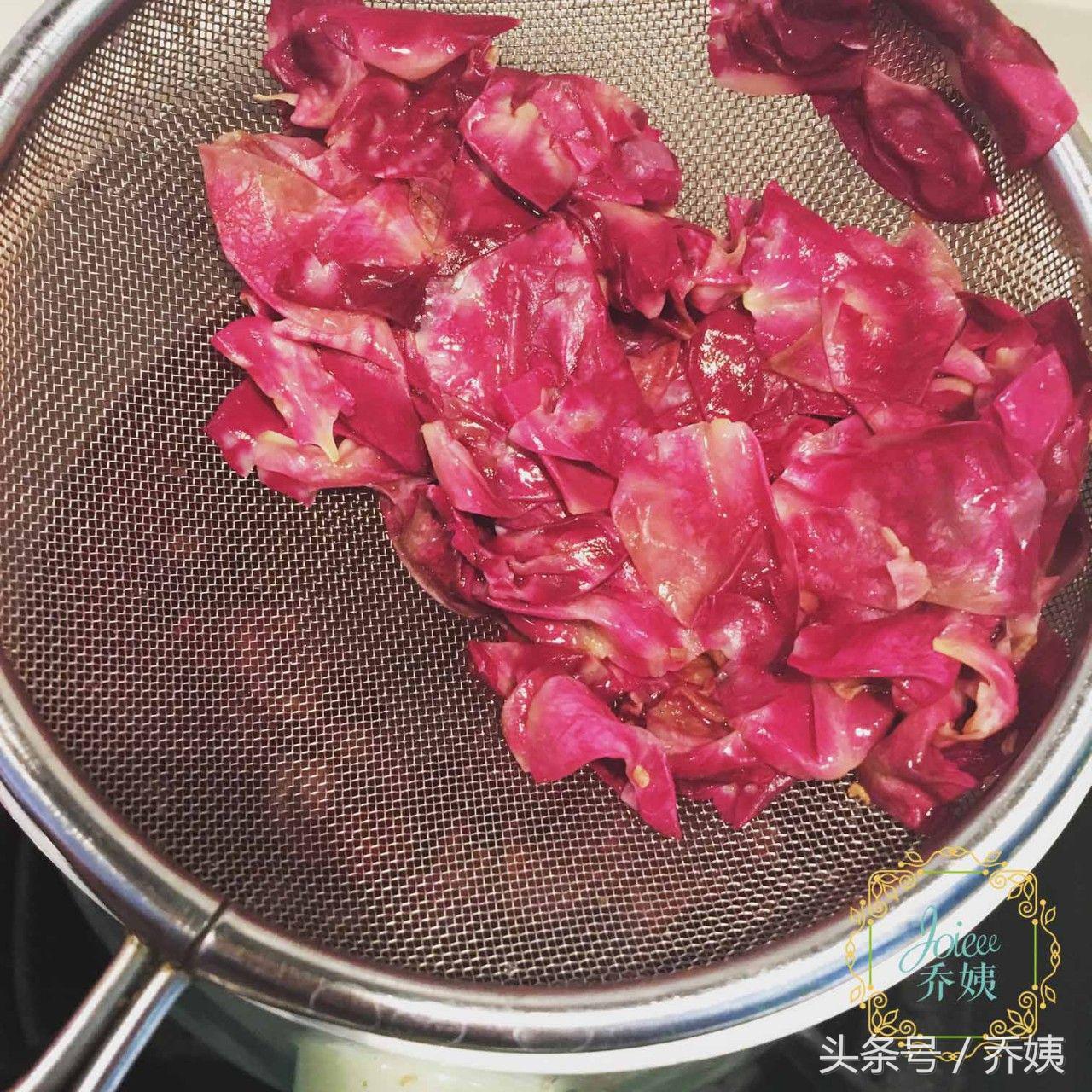 吃一口都是醇厚的红玫瑰味道,吃一口满口玫瑰香