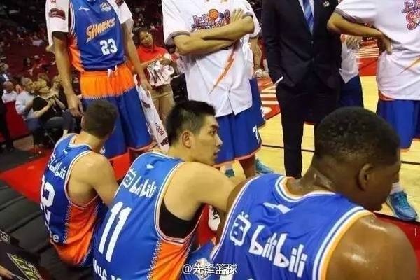 2015年上海大鲨鱼篮球队队员名单,1999年上海大鲨鱼篮球队中锋