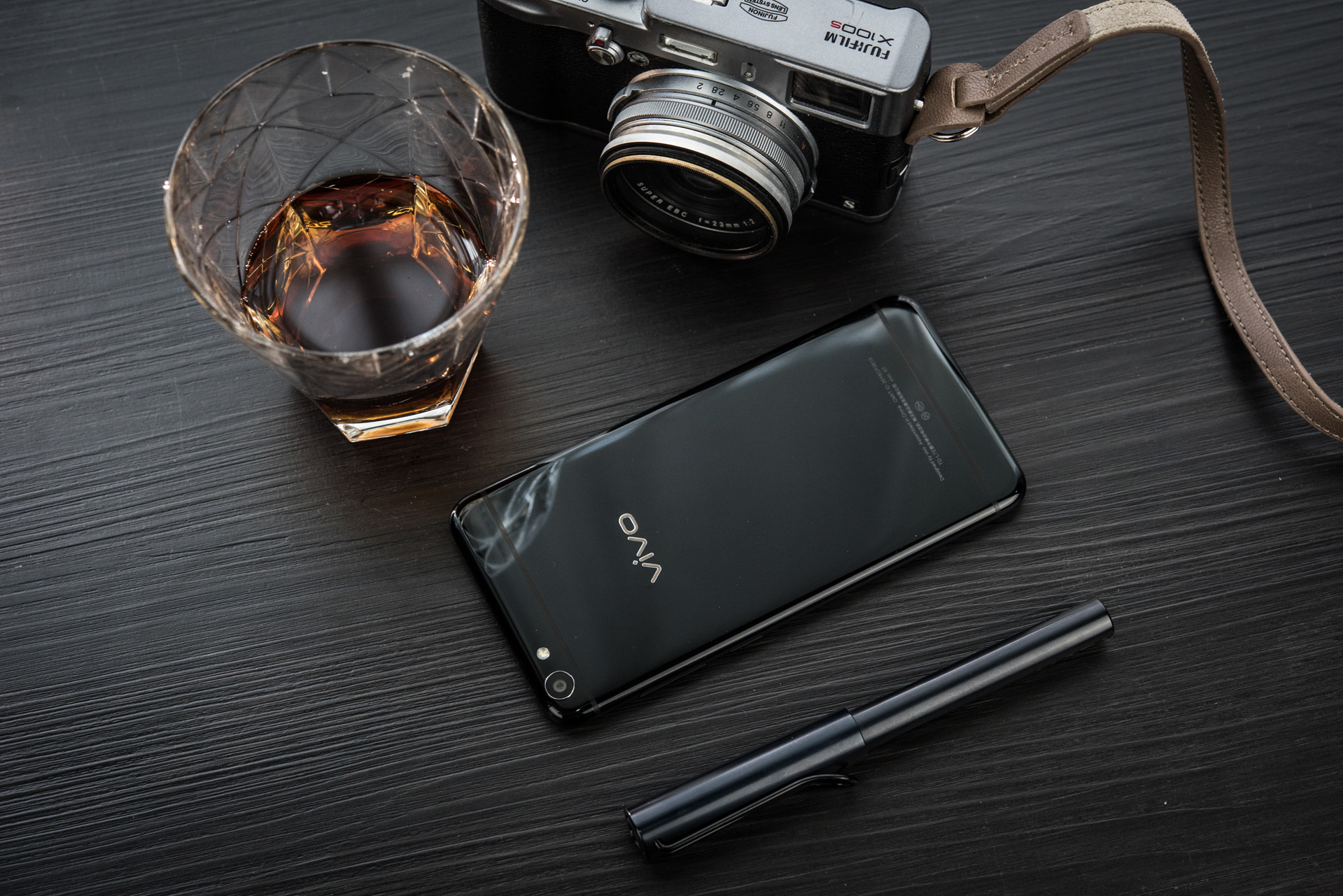 亮黑+128G价格只是苹果7三分一，vivo这机卖疯了