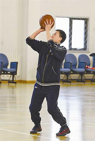 航天英雄爱运动，景海鹏爱打篮球、陈冬爱踢足球