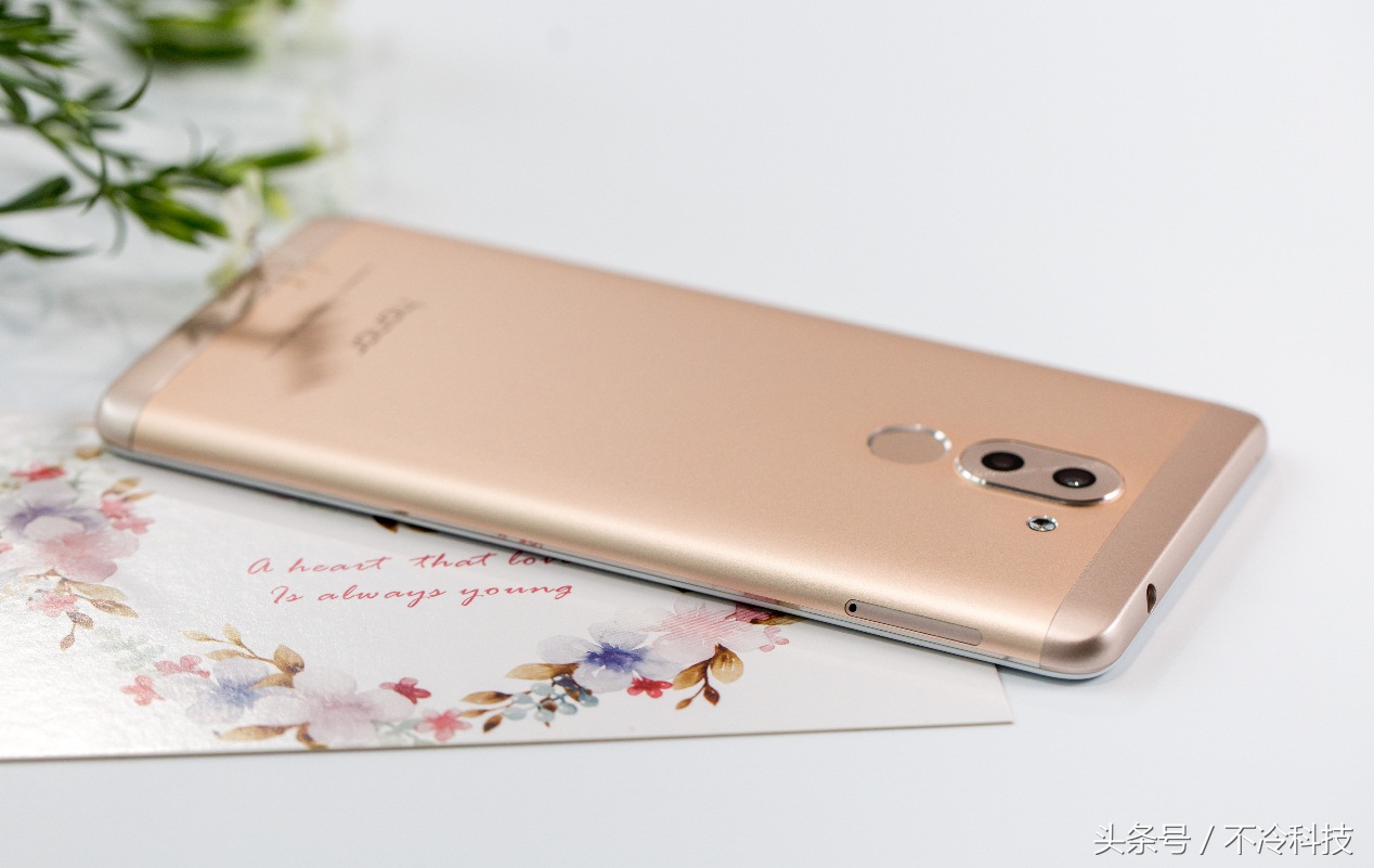 1500元手机推荐光荣畅玩6x,光荣6x与光荣畅玩6x是否一样