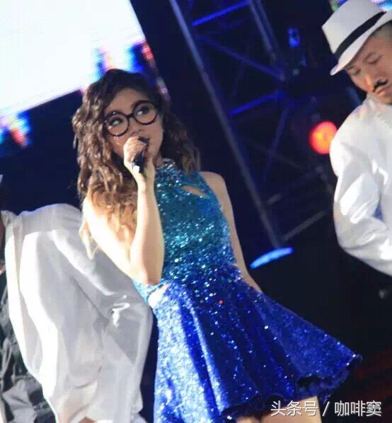 邓紫棋十五岁的时候,邓紫棋青涩时期照片