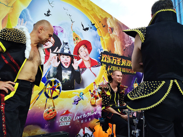 万圣节僵尸旅行,万圣节长隆9个鬼屋全玩时间赶吗