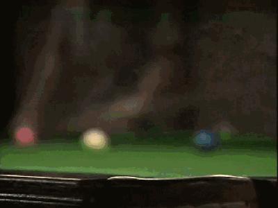 周星驰跳起来打台球片段,周星驰打桌球片段