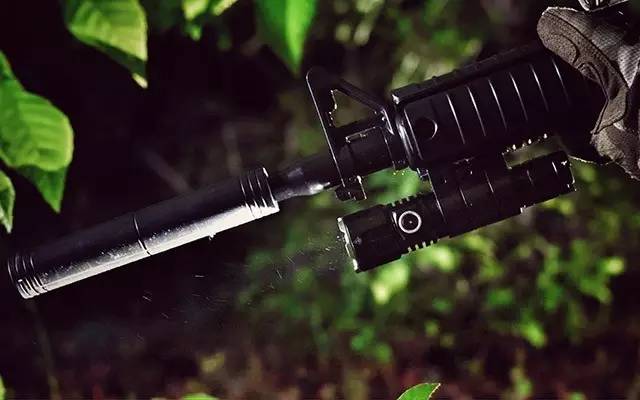 世界特种部队使用的强光手电,世界顶级军用战术强光手电