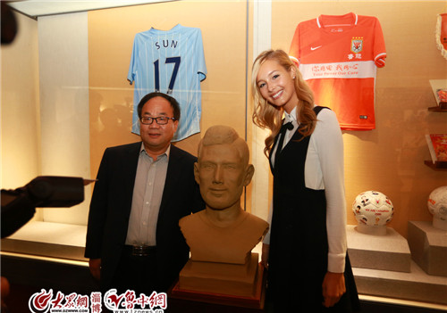 足球超模瓦尔加,超模瓦尔加