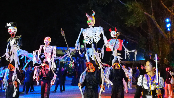 万圣节僵尸旅行,万圣节长隆9个鬼屋全玩时间赶吗