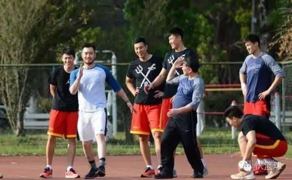 宫鲁鸣临危受命之路,宫鲁鸣将继续担任中国男篮主教练