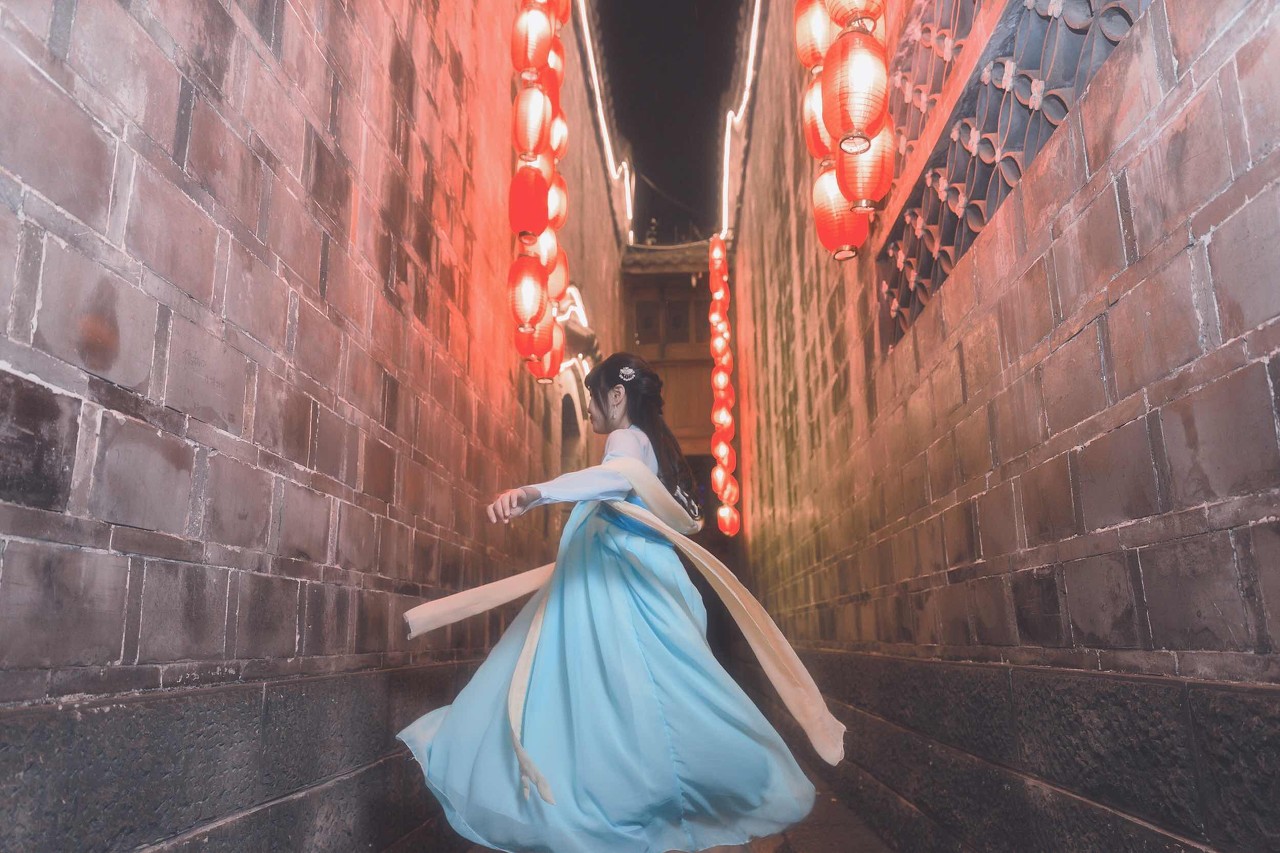 小说：少年杀鬼赚钱，赚钱充值，充值就变强，走上无敌之路