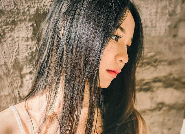 小说：女子出门集会，男友赶来结账，赢得在场美女一致好评