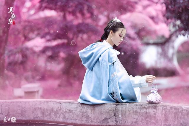 小说：忘记自己身体是个娇滴滴的小姐，女人自信下水后开始抽筋