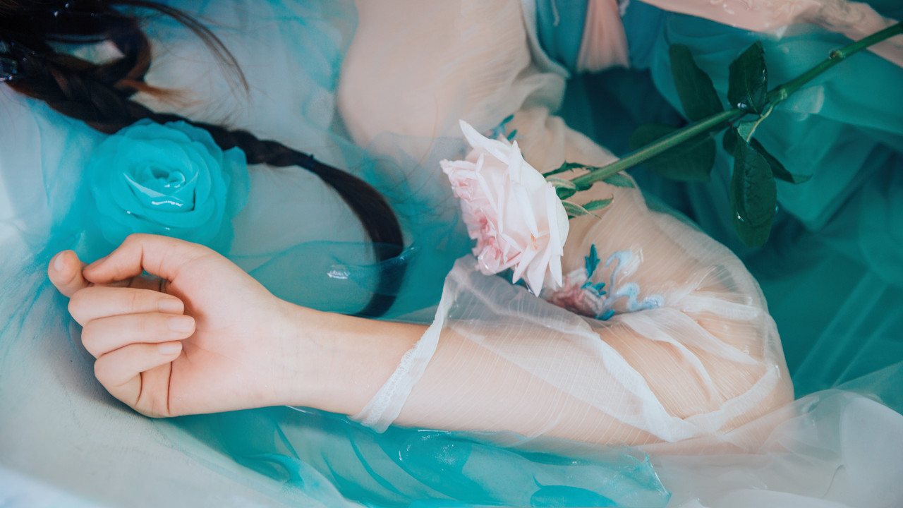 小说：萧凡掉入湖中，又获奇遇，接连突破战尊中期、后期