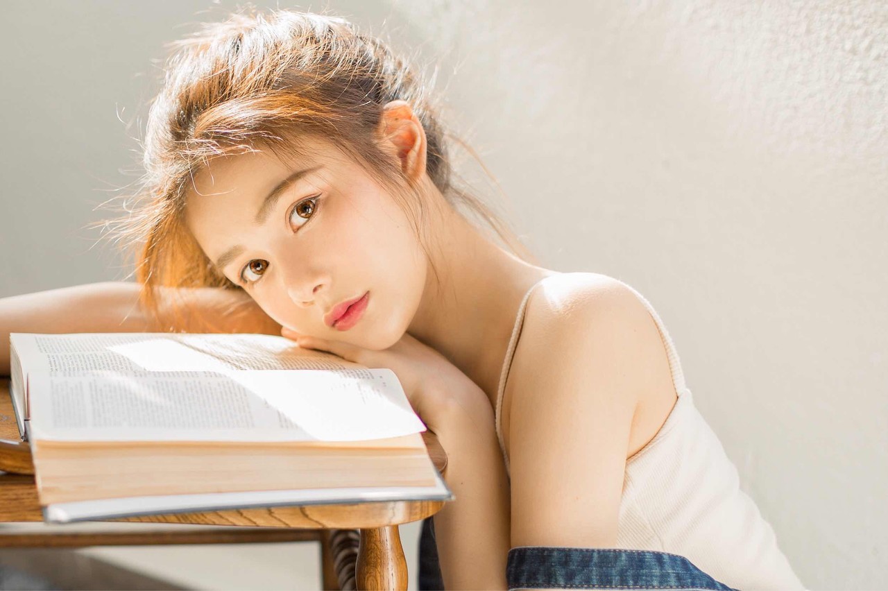 小说：霸总直言喜欢书画大师，小男友竟吃醋了，醋坛子都要打翻了