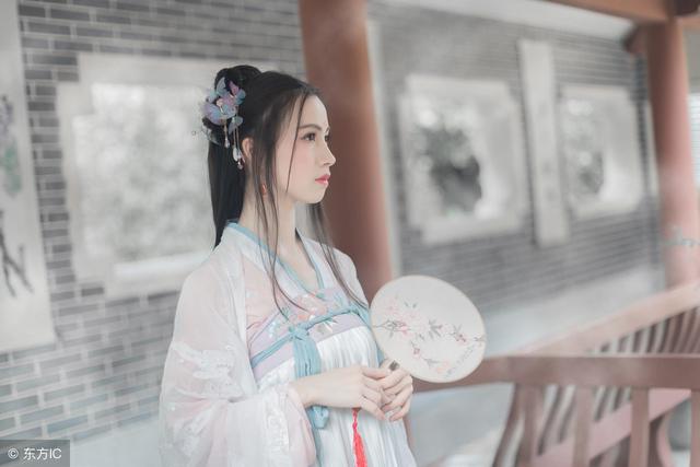 小说：小夫妻上山，直男夫君只顾抓野猪，丝毫没注意小娇妻不见了