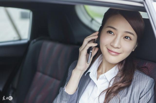 小说：小伙唱着神曲，直播间人头攒动，他却唱到一半直接摆烂下播