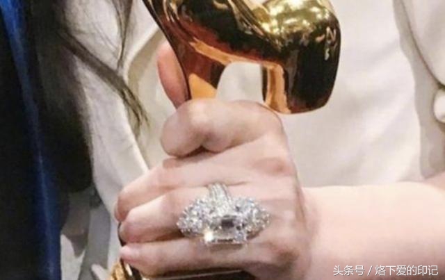 向佐求婚郭碧婷多少克拉的钻戒,向佐求婚郭碧婷钻戒多少钱